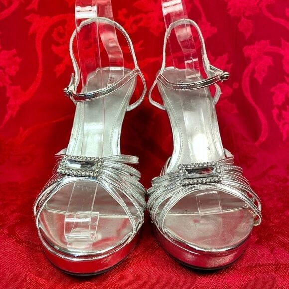 SILVER STRAPPY SHOES by APT 9 SIZE 8 - Picture 3 of 8